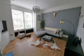 Quirky spacious ground floor Victorian garden flat